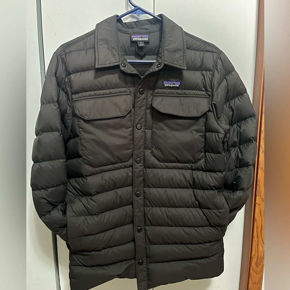 Patagonia men’s silent down shirt jacket